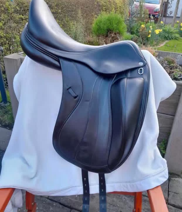 Selle de dressage selleria